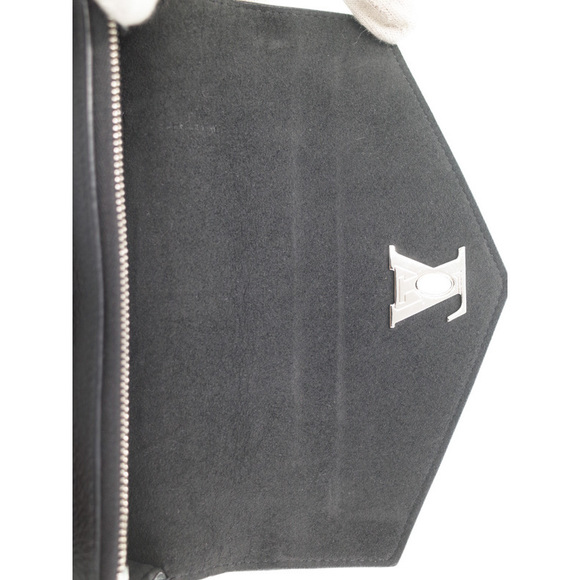 Louis Vuitton Pochette Lock Me Chain Black - Picture 9 of 9